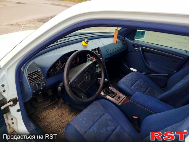 Білий Мерседес Ц-Клас, об'ємом двигуна 1.8 л та пробігом 410 тис. км за 3200 $, фото 1 на Automoto.ua