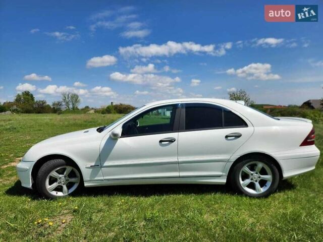 Белый Мерседес Ц-Класс, объемом двигателя 2.1 л и пробегом 329 тыс. км за 6250 $, фото 6 на Automoto.ua