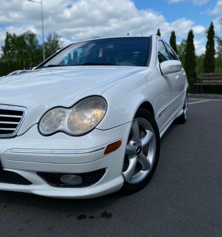 Белый Мерседес Ц-Класс, объемом двигателя 1.8 л и пробегом 353 тыс. км за 6333 $, фото 4 на Automoto.ua