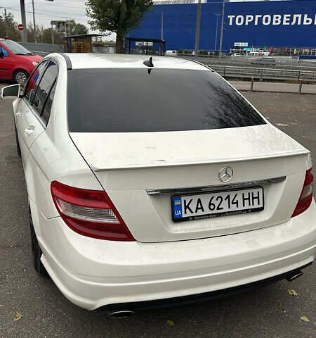Белый Мерседес Ц-Класс, объемом двигателя 3.5 л и пробегом 285 тыс. км за 9000 $, фото 4 на Automoto.ua