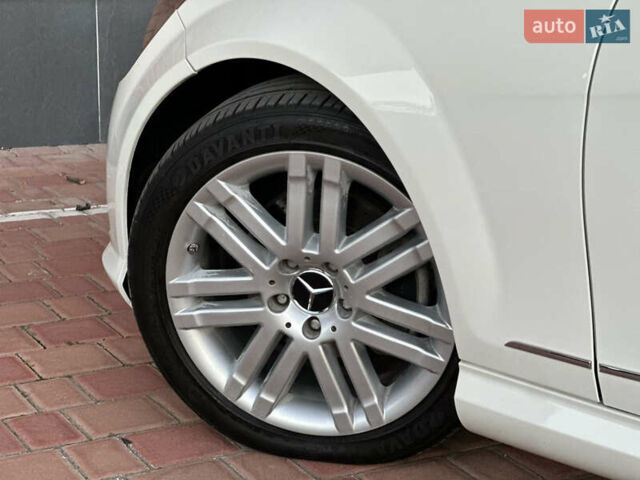 Белый Мерседес Ц-Класс, объемом двигателя 3 л и пробегом 155 тыс. км за 11700 $, фото 22 на Automoto.ua