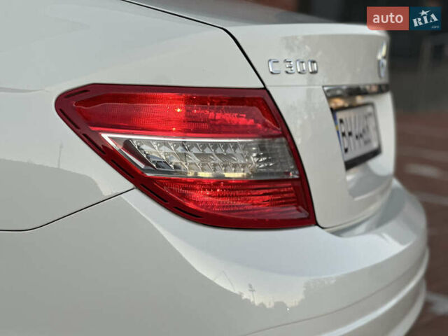 Белый Мерседес Ц-Класс, объемом двигателя 3 л и пробегом 155 тыс. км за 11700 $, фото 21 на Automoto.ua