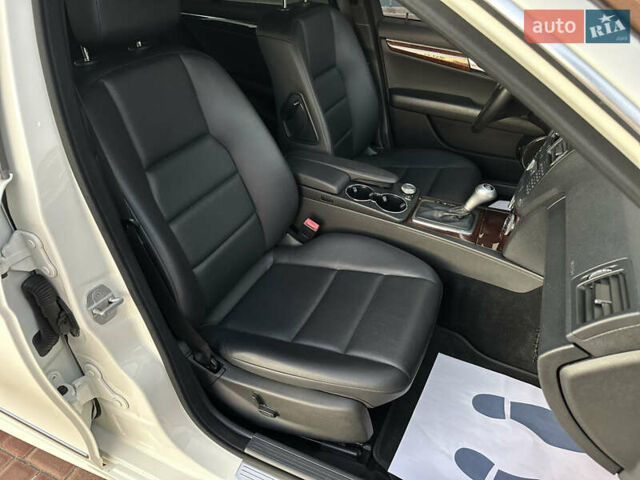 Белый Мерседес Ц-Класс, объемом двигателя 3 л и пробегом 155 тыс. км за 11700 $, фото 58 на Automoto.ua