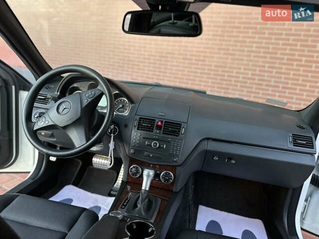 Белый Мерседес Ц-Класс, объемом двигателя 3 л и пробегом 155 тыс. км за 11700 $, фото 49 на Automoto.ua