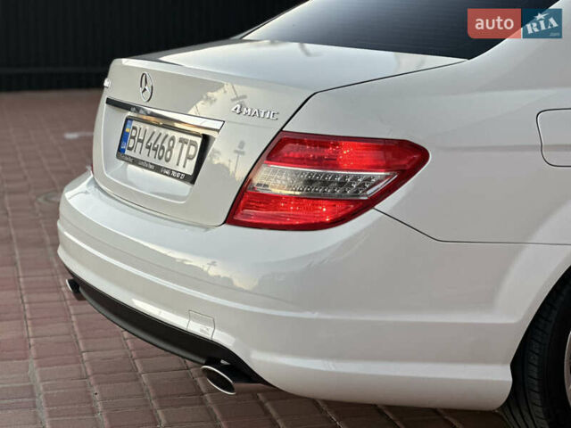 Белый Мерседес Ц-Класс, объемом двигателя 3 л и пробегом 155 тыс. км за 11700 $, фото 24 на Automoto.ua
