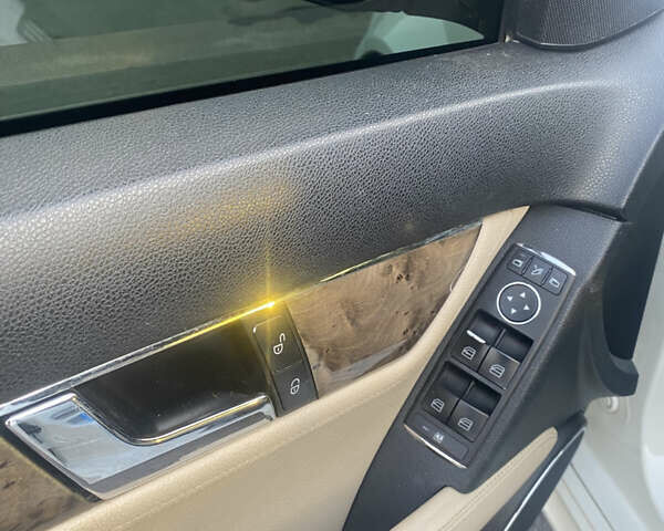 Білий Мерседес Ц-Клас, об'ємом двигуна 1.8 л та пробігом 201 тис. км за 8000 $, фото 10 на Automoto.ua