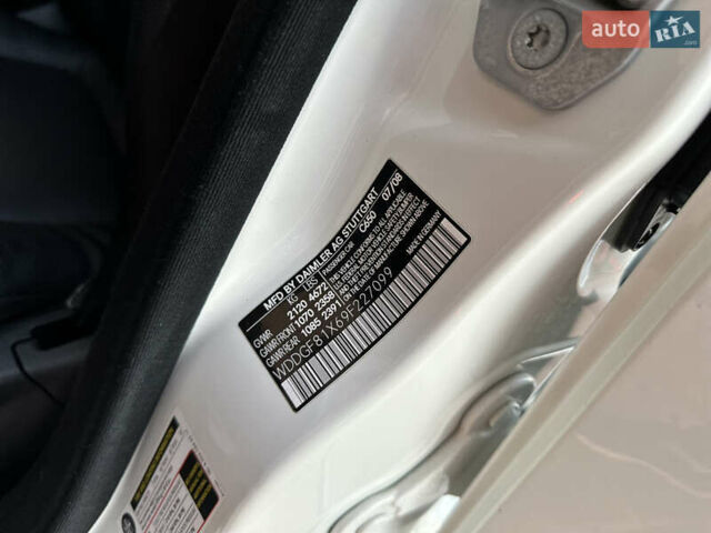 Белый Мерседес Ц-Класс, объемом двигателя 3 л и пробегом 155 тыс. км за 11700 $, фото 48 на Automoto.ua