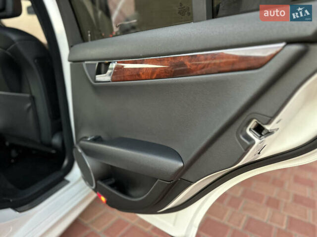 Белый Мерседес Ц-Класс, объемом двигателя 3 л и пробегом 155 тыс. км за 11700 $, фото 32 на Automoto.ua