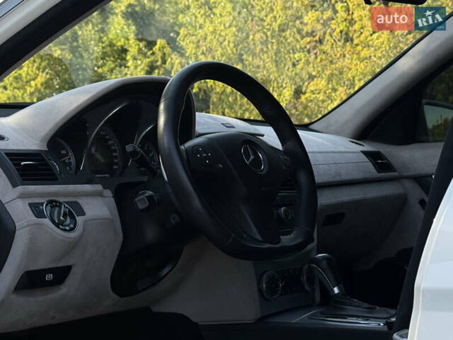 Білий Мерседес Ц-Клас, об'ємом двигуна 6.21 л та пробігом 99 тис. км за 29000 $, фото 13 на Automoto.ua
