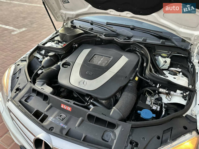 Белый Мерседес Ц-Класс, объемом двигателя 3 л и пробегом 155 тыс. км за 11700 $, фото 61 на Automoto.ua