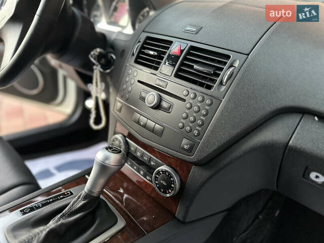 Белый Мерседес Ц-Класс, объемом двигателя 3 л и пробегом 155 тыс. км за 11700 $, фото 29 на Automoto.ua