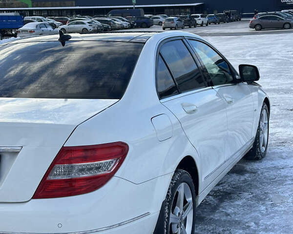 Белый Мерседес Ц-Класс, объемом двигателя 3 л и пробегом 160 тыс. км за 7200 $, фото 1 на Automoto.ua