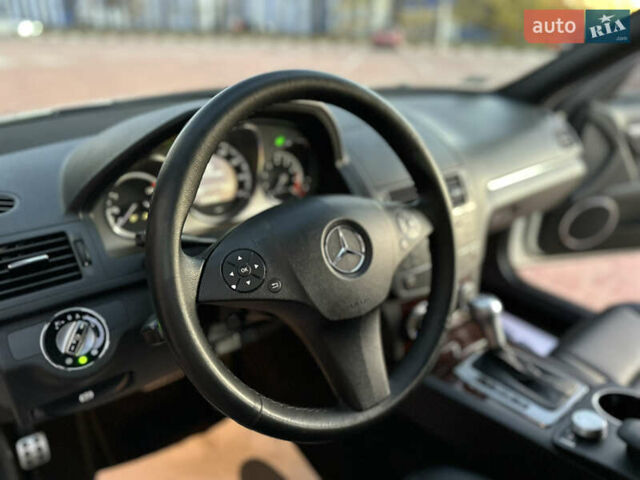 Белый Мерседес Ц-Класс, объемом двигателя 3 л и пробегом 155 тыс. км за 11700 $, фото 53 на Automoto.ua