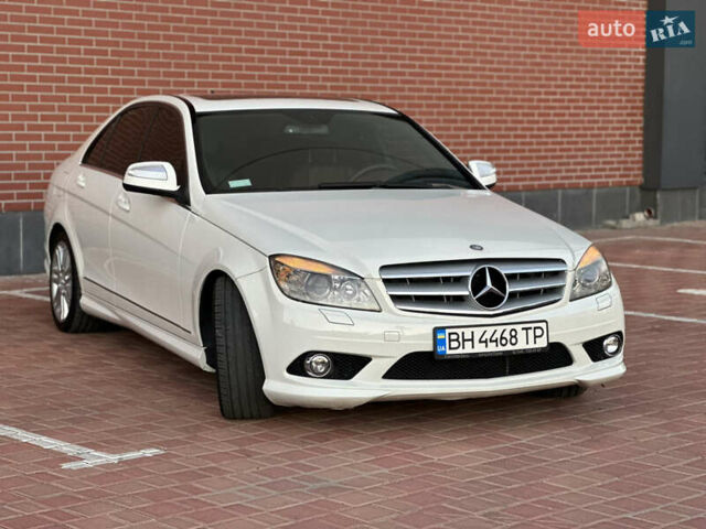 Белый Мерседес Ц-Класс, объемом двигателя 3 л и пробегом 155 тыс. км за 11700 $, фото 4 на Automoto.ua