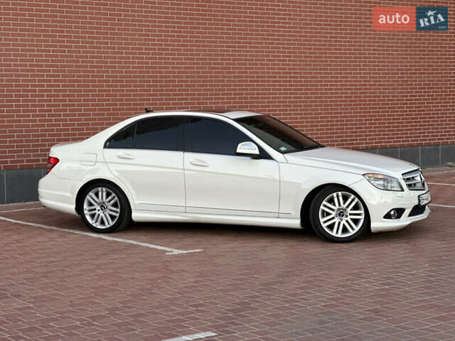 Белый Мерседес Ц-Класс, объемом двигателя 3 л и пробегом 155 тыс. км за 11700 $, фото 9 на Automoto.ua