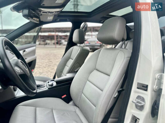 Білий Мерседес Ц-Клас, об'ємом двигуна 3 л та пробігом 132 тис. км за 10000 $, фото 1 на Automoto.ua