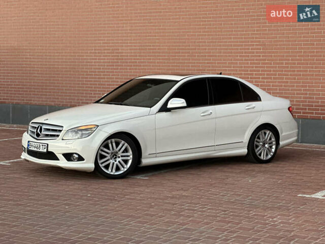 Белый Мерседес Ц-Класс, объемом двигателя 3 л и пробегом 155 тыс. км за 11700 $, фото 6 на Automoto.ua