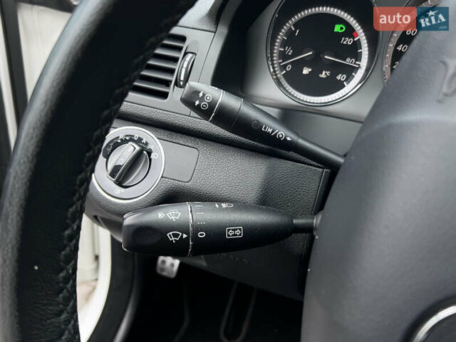 Білий Мерседес Ц-Клас, об'ємом двигуна 1.8 л та пробігом 221 тис. км за 8990 $, фото 20 на Automoto.ua