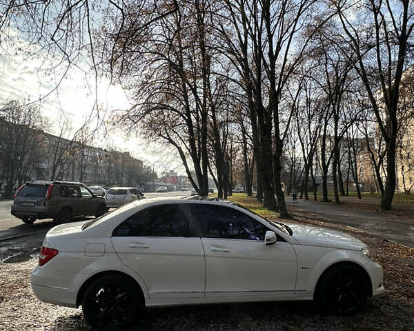 Білий Мерседес Ц-Клас, об'ємом двигуна 1.8 л та пробігом 175 тис. км за 13777 $, фото 2 на Automoto.ua
