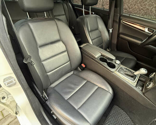 Білий Мерседес Ц-Клас, об'ємом двигуна 3 л та пробігом 230 тис. км за 13300 $, фото 13 на Automoto.ua