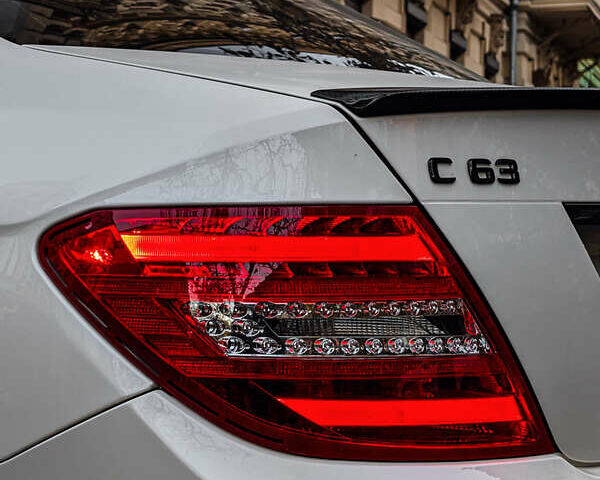 Белый Мерседес Ц-Класс, объемом двигателя 6.21 л и пробегом 115 тыс. км за 60000 $, фото 9 на Automoto.ua