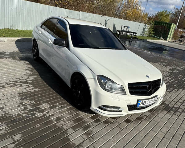 Белый Мерседес Ц-Класс, объемом двигателя 1.8 л и пробегом 265 тыс. км за 11555 $, фото 5 на Automoto.ua