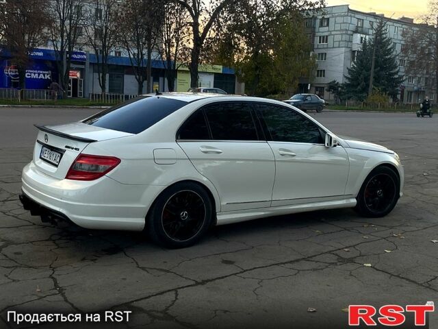 Білий Мерседес Ц-Клас, об'ємом двигуна 3 л та пробігом 236 тис. км за 10500 $, фото 4 на Automoto.ua