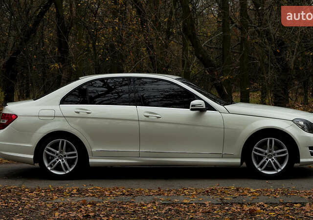 Белый Мерседес Ц-Класс, объемом двигателя 1.8 л и пробегом 117 тыс. км за 12500 $, фото 1 на Automoto.ua