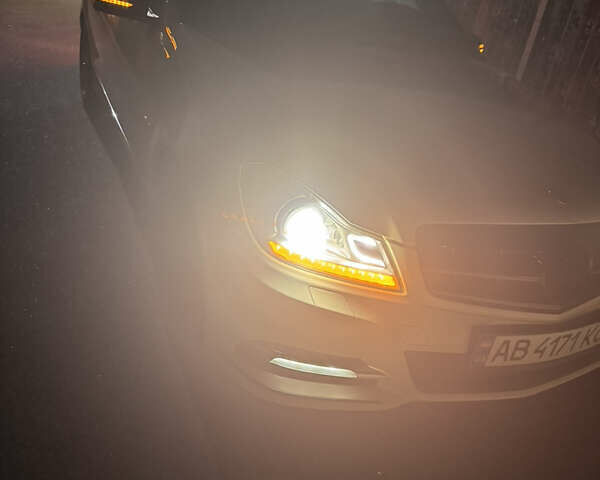 Белый Мерседес Ц-Класс, объемом двигателя 1.8 л и пробегом 265 тыс. км за 9999 $, фото 47 на Automoto.ua