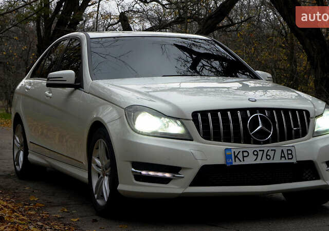 Белый Мерседес Ц-Класс, объемом двигателя 1.8 л и пробегом 117 тыс. км за 12500 $, фото 20 на Automoto.ua