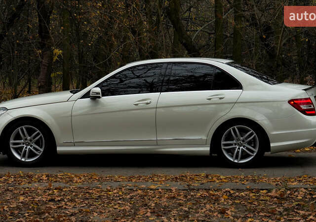 Белый Мерседес Ц-Класс, объемом двигателя 1.8 л и пробегом 117 тыс. км за 12500 $, фото 4 на Automoto.ua