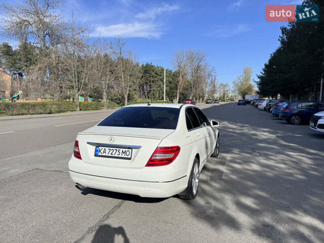 Мерседес Ц-Класс 2011 в Киеве на Automoto.ua Белый Мерседес Ц-Класс, объемом двигателя 1.8 л и пробегом 202 тыс. км за 13800 $, фото 6 на Automoto.ua