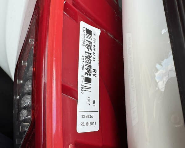 Белый Мерседес Ц-Класс, объемом двигателя 1.8 л и пробегом 265 тыс. км за 11555 $, фото 102 на Automoto.ua