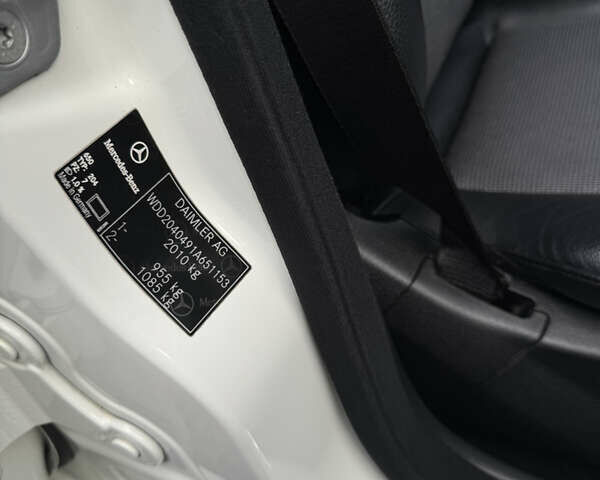 Белый Мерседес Ц-Класс, объемом двигателя 1.8 л и пробегом 265 тыс. км за 9999 $, фото 119 на Automoto.ua