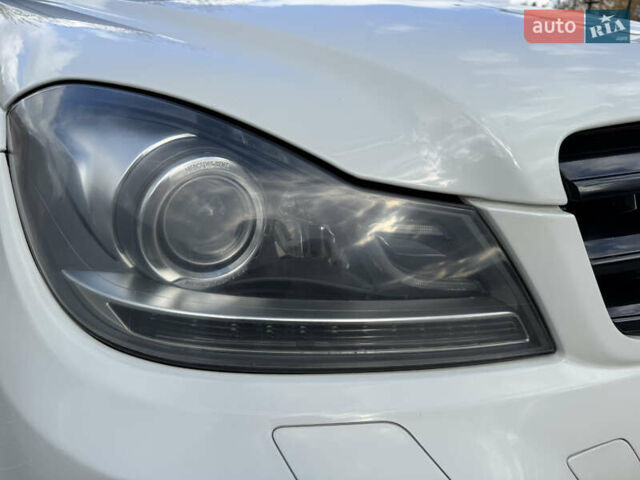 Белый Мерседес Ц-Класс, объемом двигателя 1.8 л и пробегом 265 тыс. км за 9999 $, фото 38 на Automoto.ua