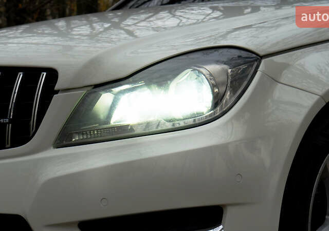 Белый Мерседес Ц-Класс, объемом двигателя 1.8 л и пробегом 117 тыс. км за 12500 $, фото 18 на Automoto.ua