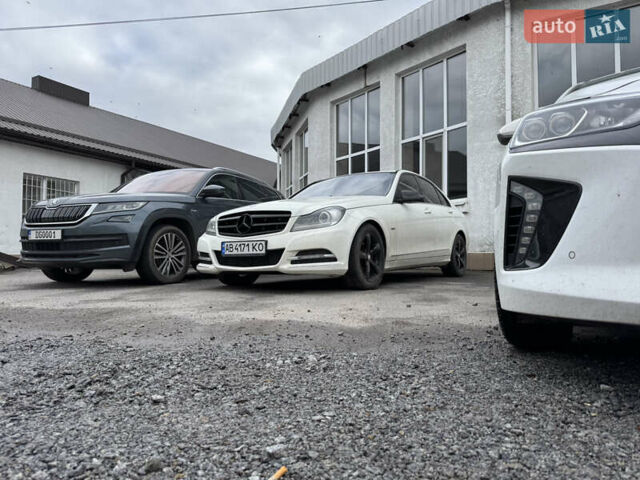 Белый Мерседес Ц-Класс, объемом двигателя 1.8 л и пробегом 265 тыс. км за 9999 $, фото 6 на Automoto.ua