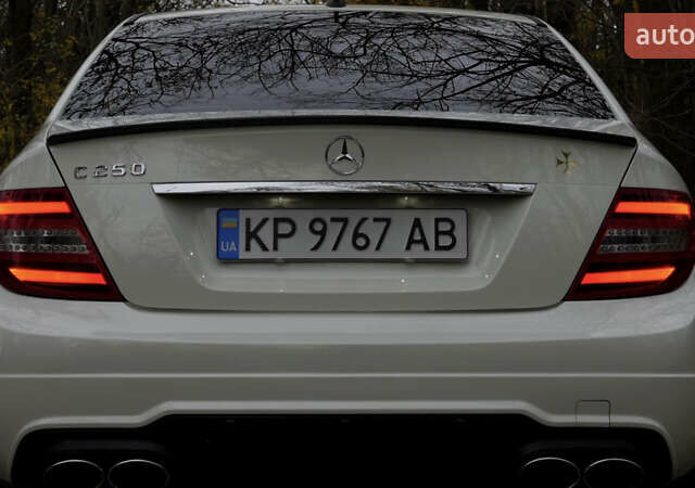 Белый Мерседес Ц-Класс, объемом двигателя 1.8 л и пробегом 117 тыс. км за 12500 $, фото 22 на Automoto.ua