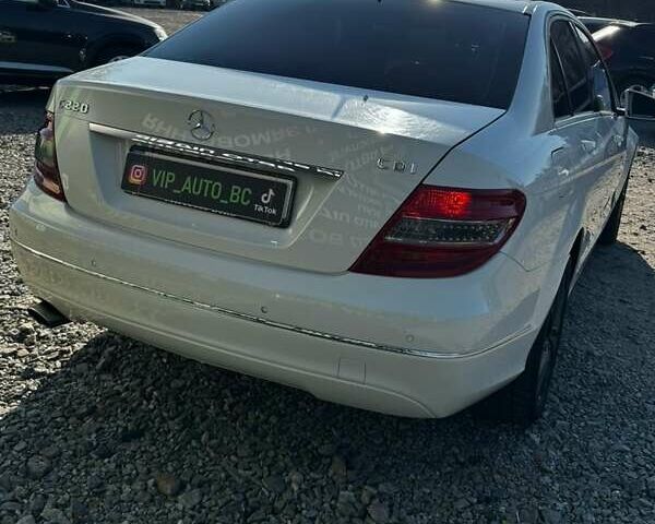 Білий Мерседес Ц-Клас, об'ємом двигуна 2.14 л та пробігом 228 тис. км за 13500 $, фото 5 на Automoto.ua