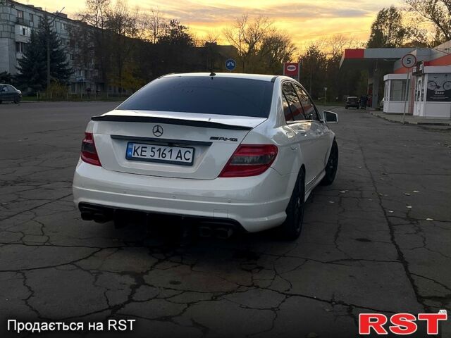 Белый Мерседес Ц-Класс, объемом двигателя 3 л и пробегом 236 тыс. км за 10500 $, фото 6 на Automoto.ua