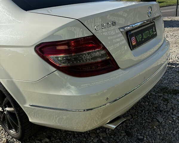 Білий Мерседес Ц-Клас, об'ємом двигуна 2.14 л та пробігом 228 тис. км за 13500 $, фото 6 на Automoto.ua