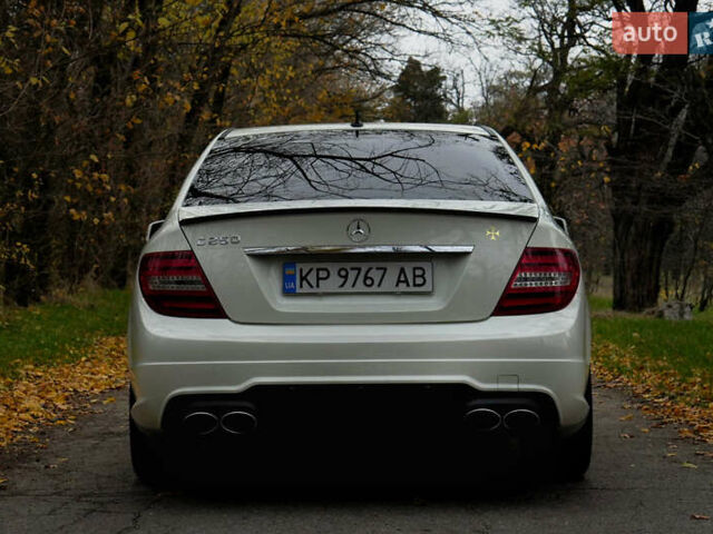 Белый Мерседес Ц-Класс, объемом двигателя 1.8 л и пробегом 117 тыс. км за 12500 $, фото 8 на Automoto.ua