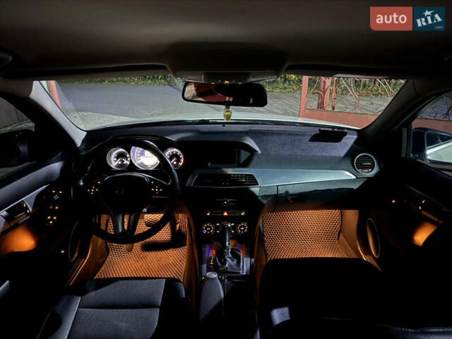 Белый Мерседес Ц-Класс, объемом двигателя 1.8 л и пробегом 265 тыс. км за 11555 $, фото 53 на Automoto.ua