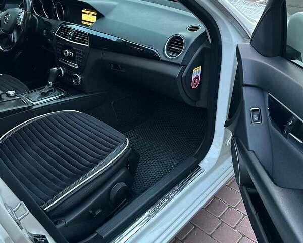 Белый Мерседес Ц-Класс, объемом двигателя 1.8 л и пробегом 190 тыс. км за 10500 $, фото 7 на Automoto.ua