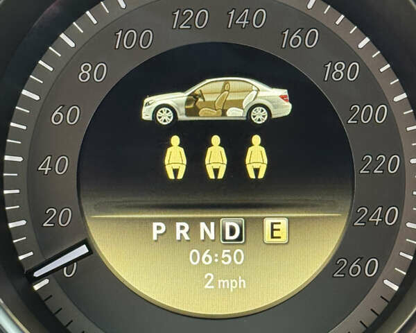 Белый Мерседес Ц-Класс, объемом двигателя 1.8 л и пробегом 265 тыс. км за 9999 $, фото 136 на Automoto.ua