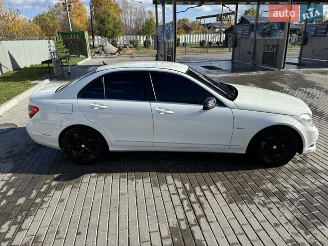 Белый Мерседес Ц-Класс, объемом двигателя 1.8 л и пробегом 265 тыс. км за 9999 $, фото 19 на Automoto.ua