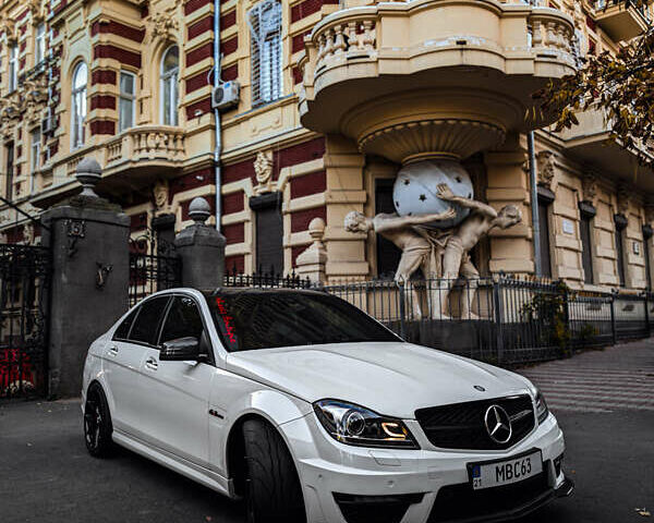 Белый Мерседес Ц-Класс, объемом двигателя 6.21 л и пробегом 115 тыс. км за 55000 $, фото 6 на Automoto.ua