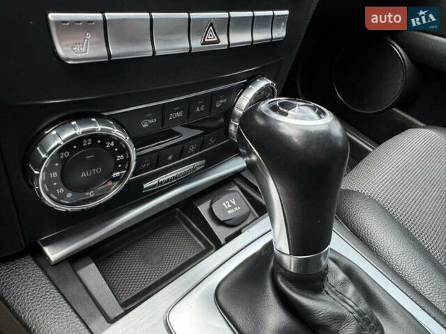 Белый Мерседес Ц-Класс, объемом двигателя 1.8 л и пробегом 265 тыс. км за 11555 $, фото 59 на Automoto.ua