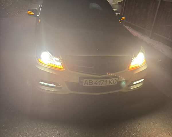 Белый Мерседес Ц-Класс, объемом двигателя 1.8 л и пробегом 265 тыс. км за 9999 $, фото 48 на Automoto.ua