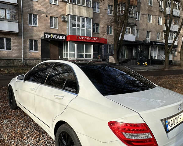Білий Мерседес Ц-Клас, об'ємом двигуна 1.8 л та пробігом 175 тис. км за 13777 $, фото 4 на Automoto.ua